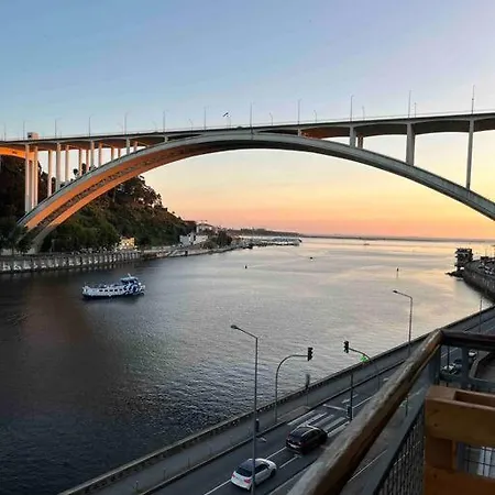 Baller Waterfront 2br Parking 3balconies Apartment Porto
