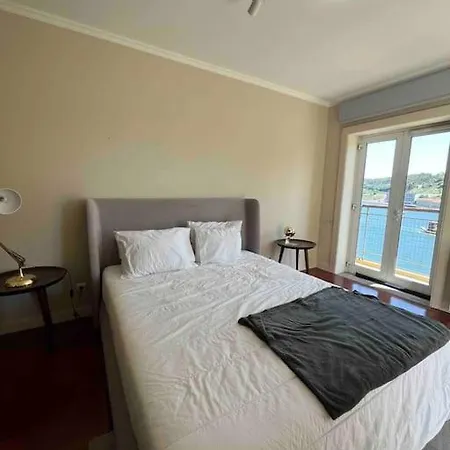 Baller Waterfront 2br Parking 3balconies Apartment Porto