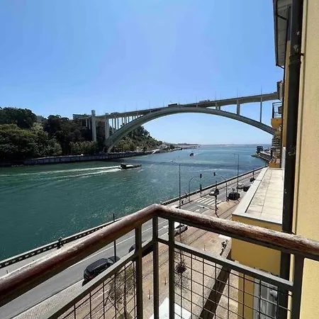 Baller Waterfront 2br Parking 3balconies Apartment