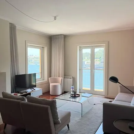 Baller Waterfront 2br Parking 3balconies Apartment *